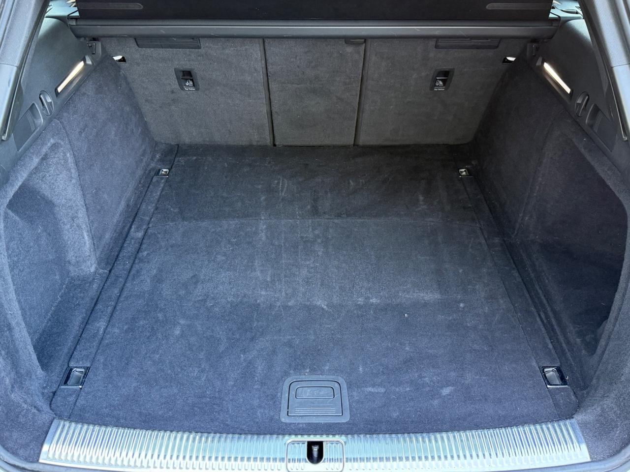 Audi A4 Avant 40 TDI quattro S tronic S line|BLACK LINE