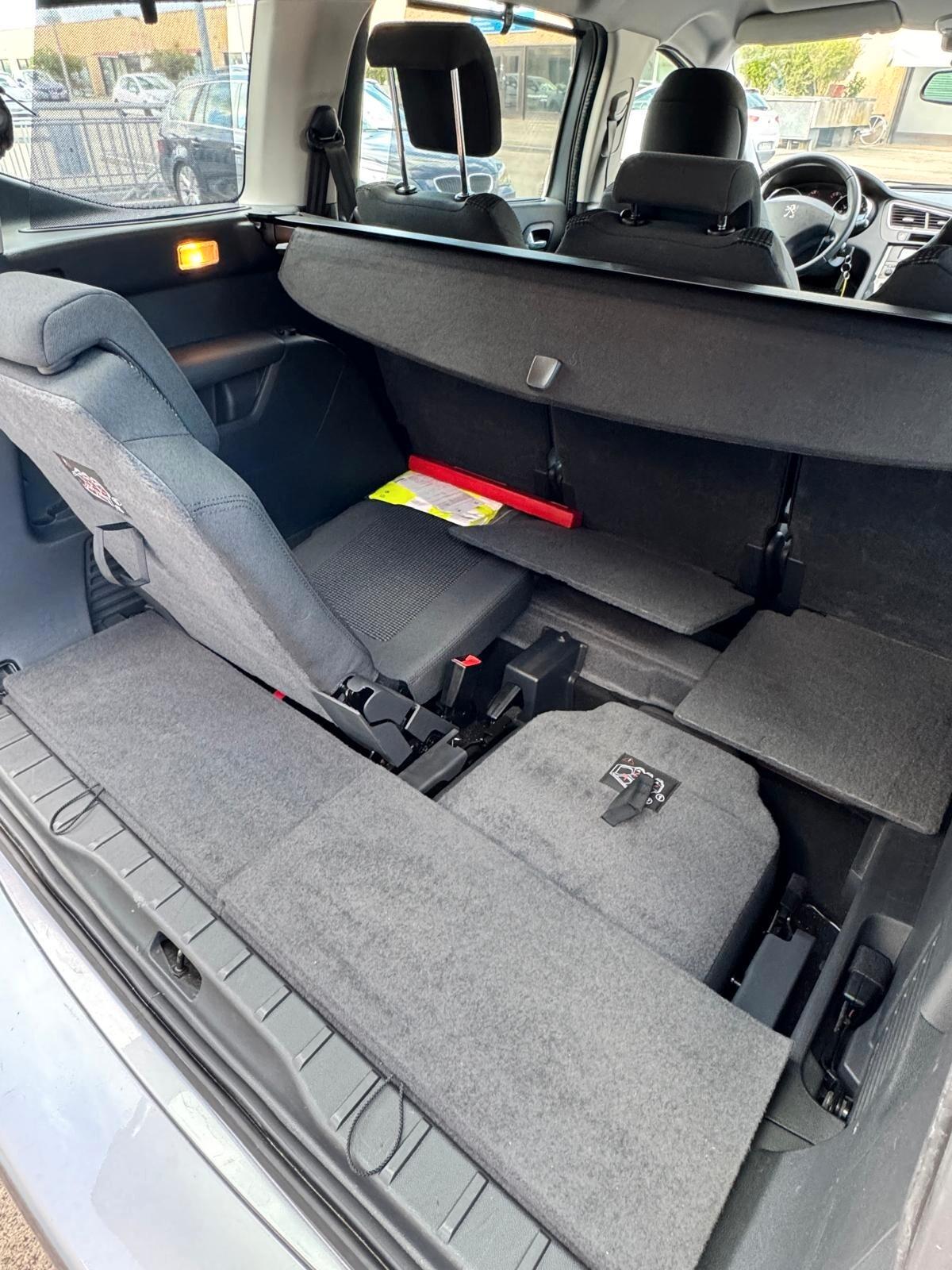 Peugeot 5008 1.6 HDi 115CV Allure