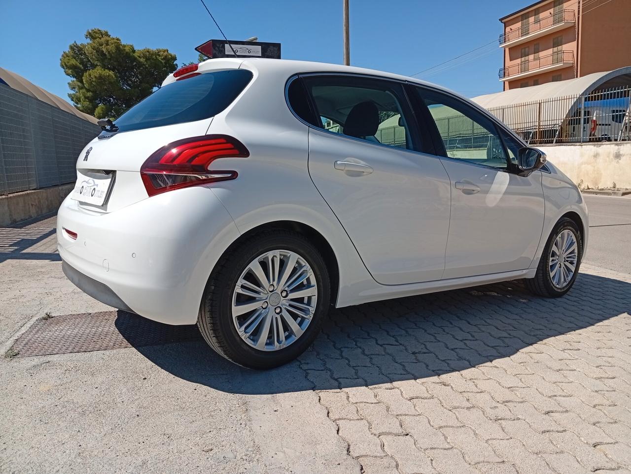 Peugeot 208 BlueHDi 100 S&S 5 porte Allure