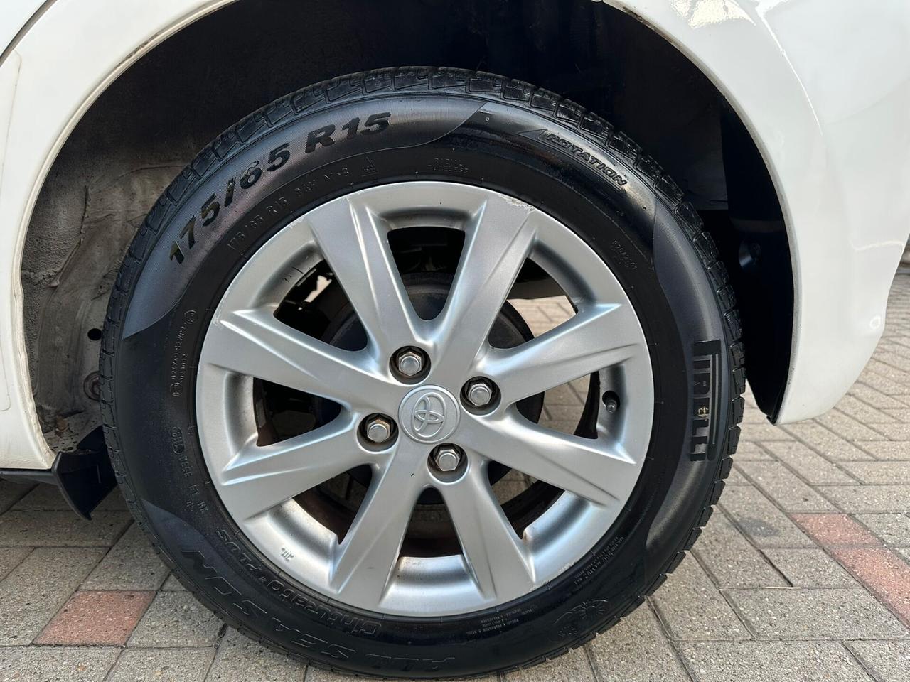 Toyota Yaris 1.0 5 porte Lounge - Unico Proprietario