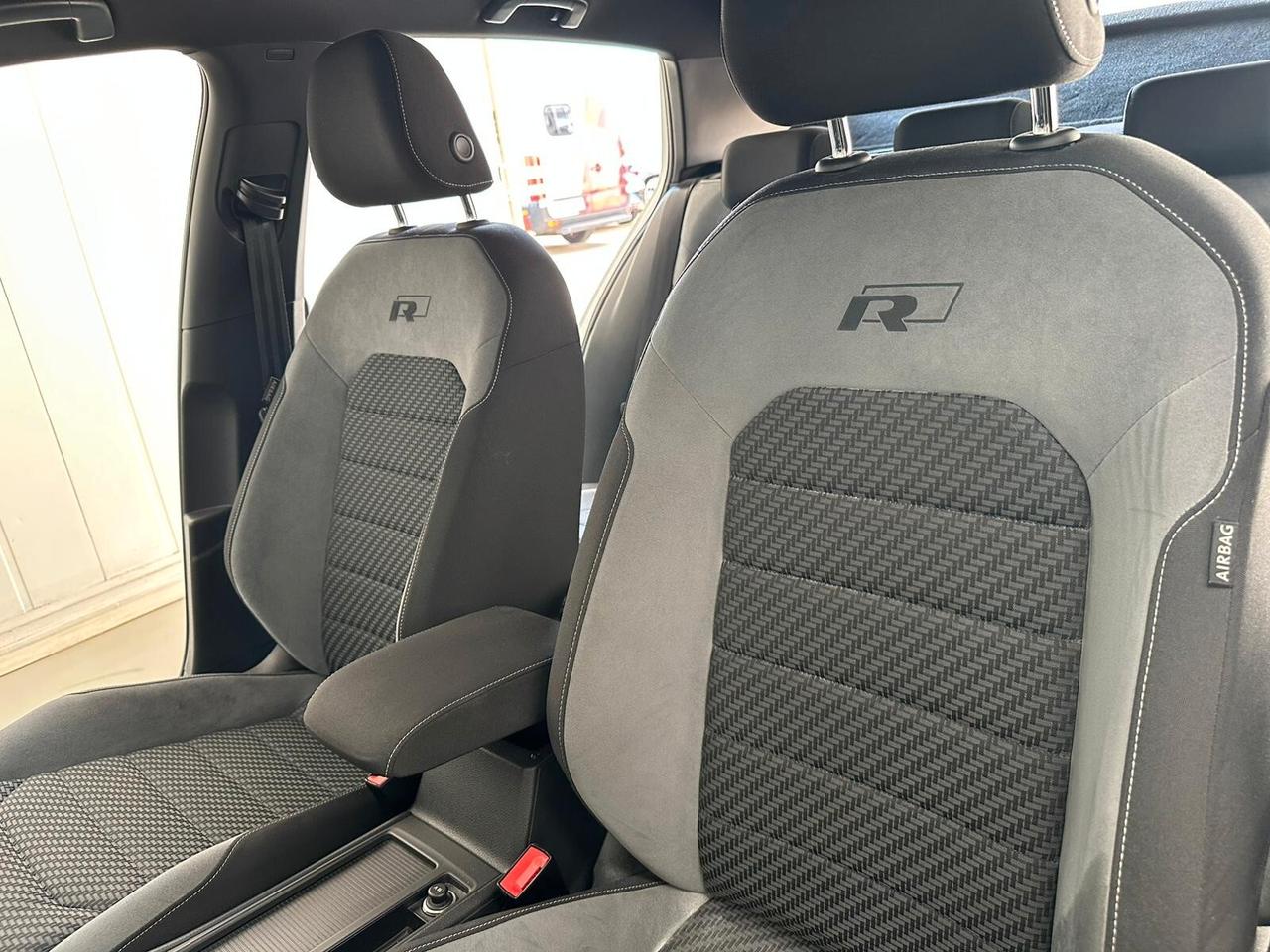 Volkswagen Golf 2.0 TDI 150cv DSG 5p. Sport Rline