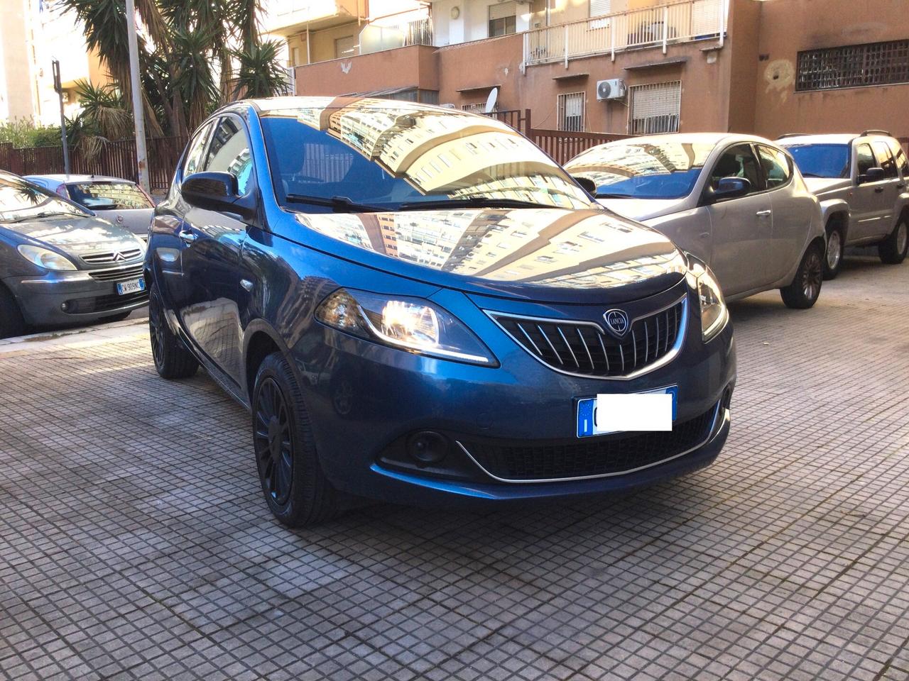 Lancia Ypsilon 1.0 FireFly 5 porte S&S Hybrid Ecochic Silver