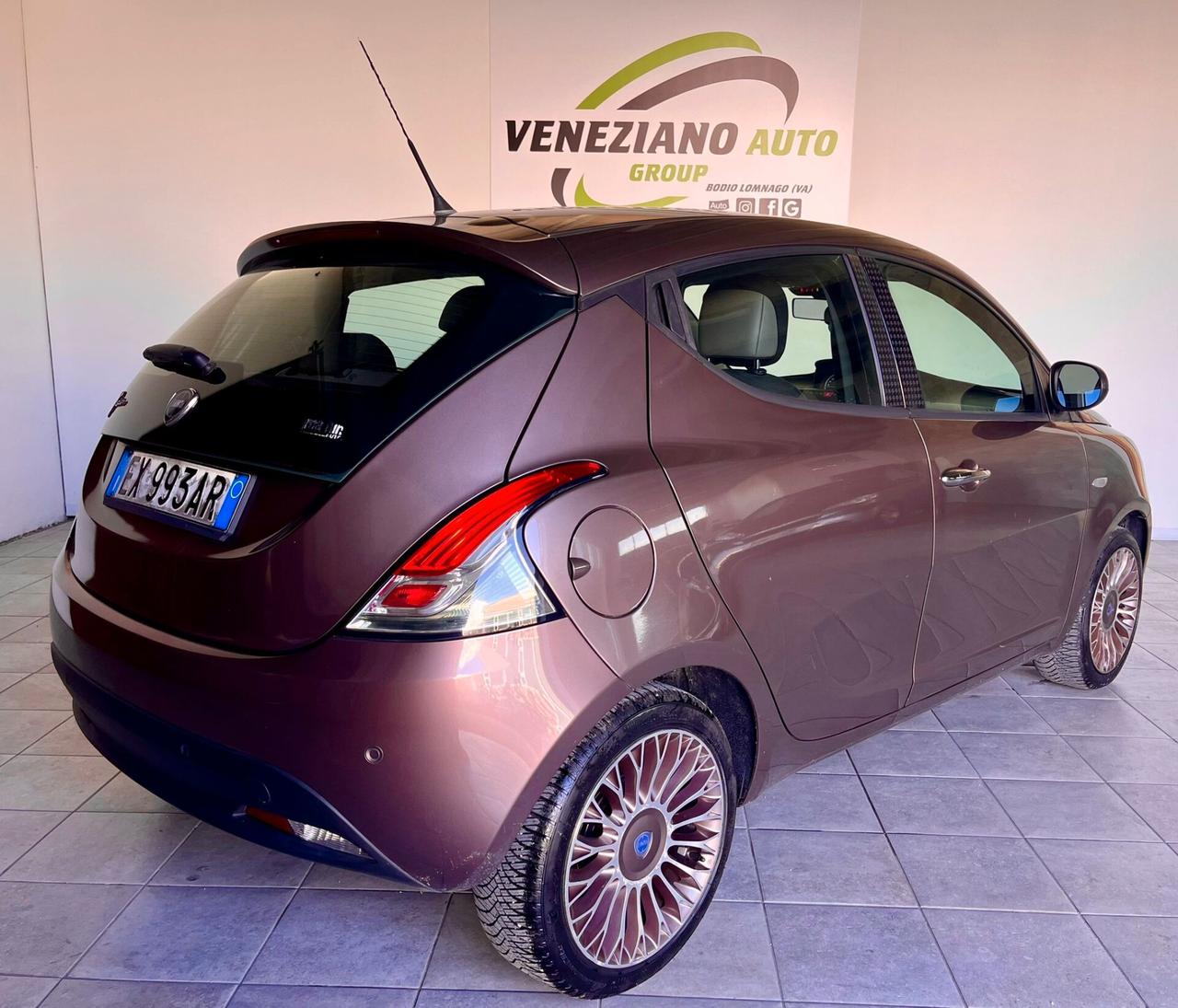 Lancia Ypsilon 1.2 69 CV 5 porte S&S S Momodesign