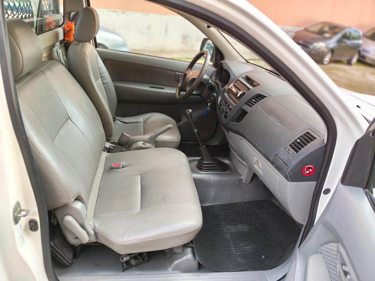 Toyota Hilux 2.5 D-4D 2WD 2p. Ribaltabile