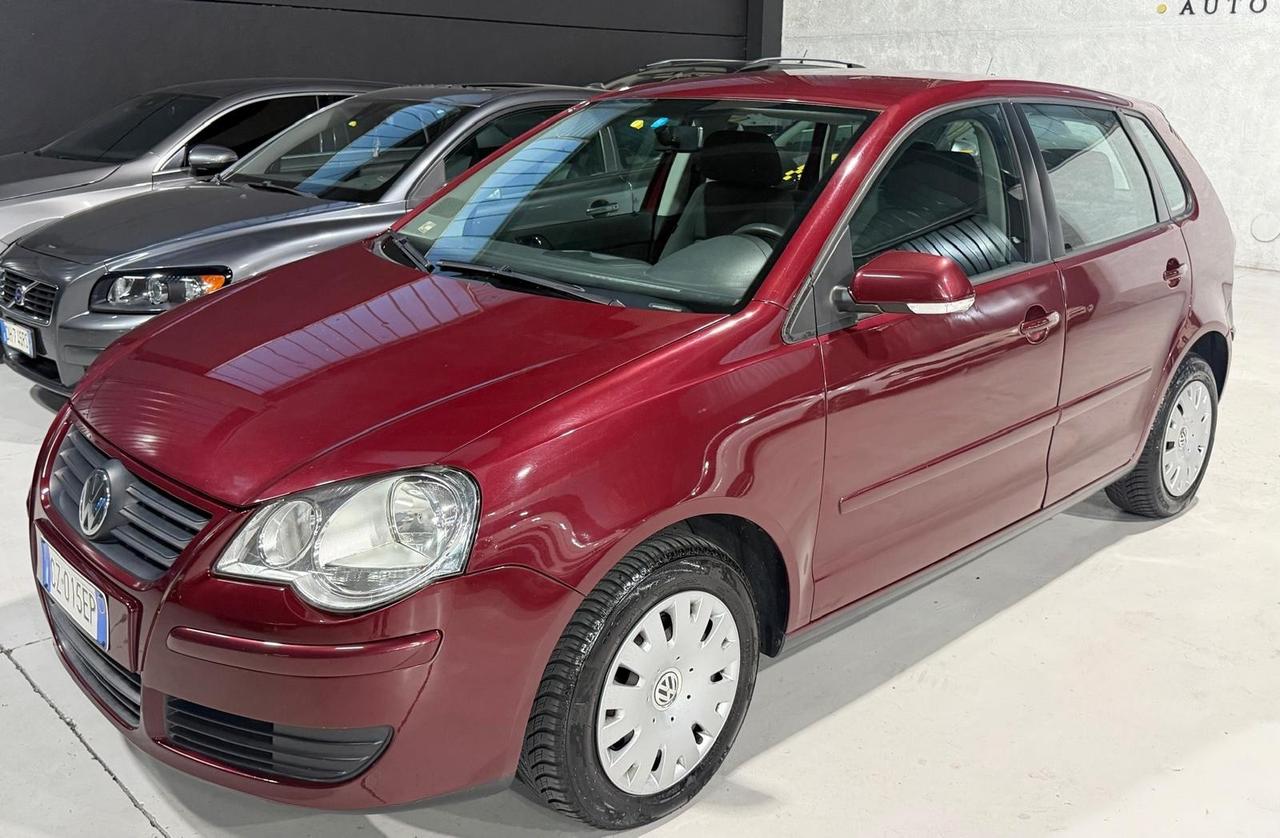 Volkswagen Polo Benzina Neopatentati 5 Posti
