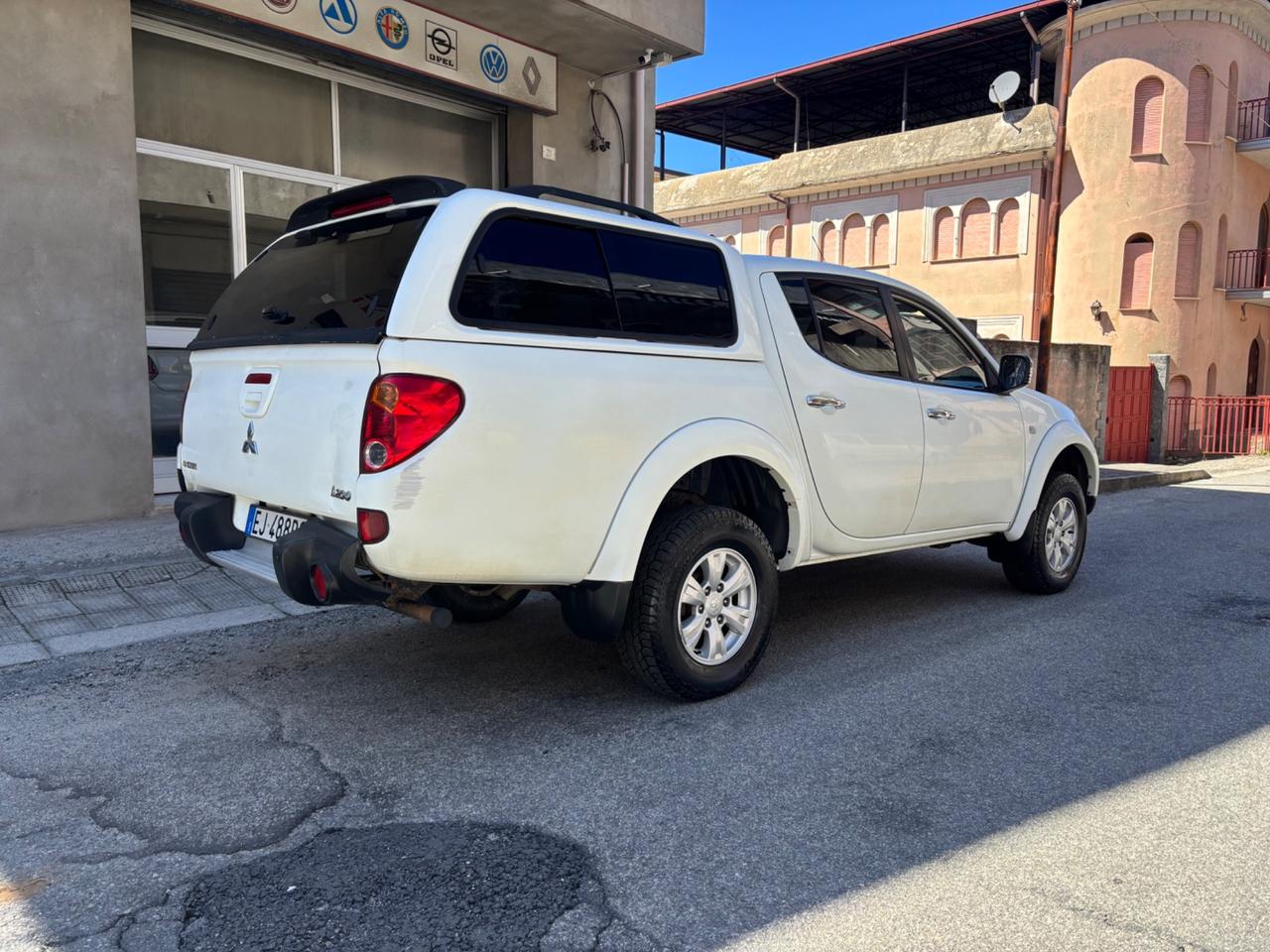 Mitsubishi L200 2.5 DI-D/136CV DC Invite Plus