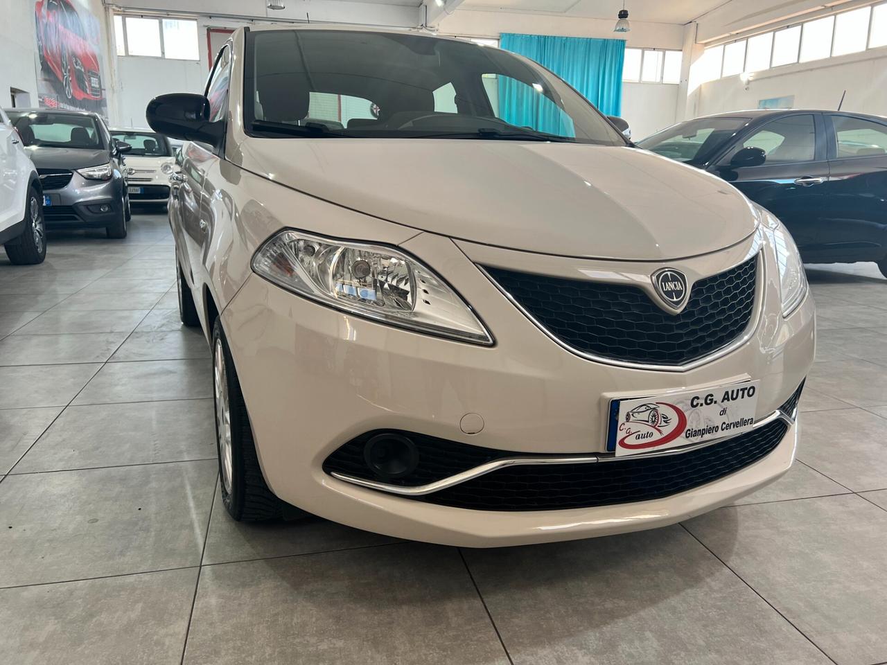 Lancia Ypsilon 1.2 69 CV Silver 2017