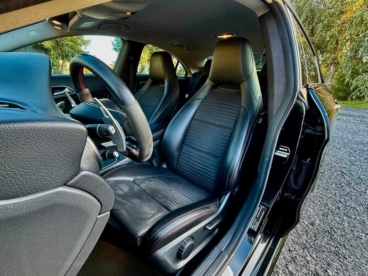 MERCEDES- BENZ CLA 200 D AMG PREMIUM