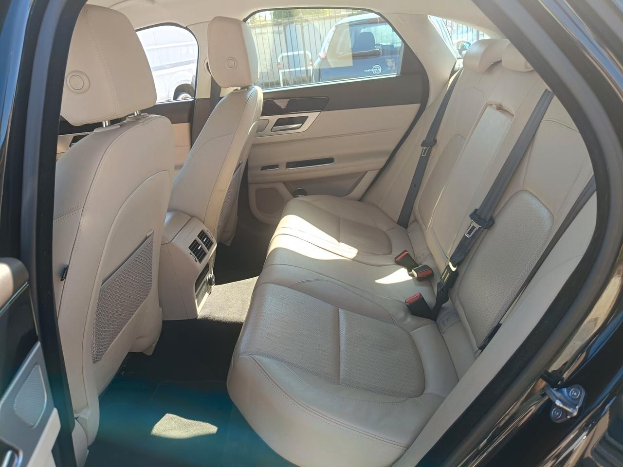 Jaguar XF 2.0 D E-Performance aut. Prestige