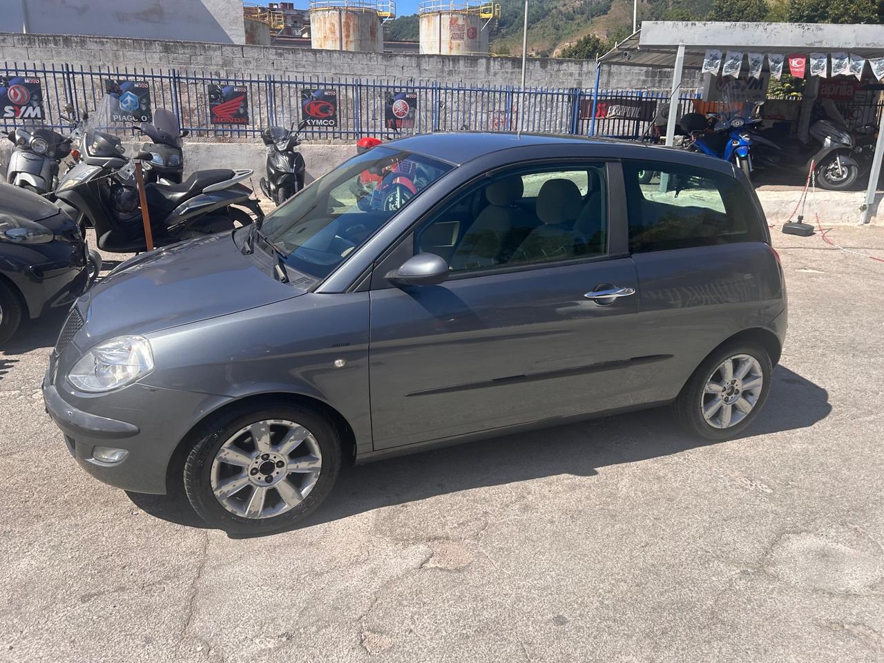 Lancia Ypsilon 1.4 16V Platino