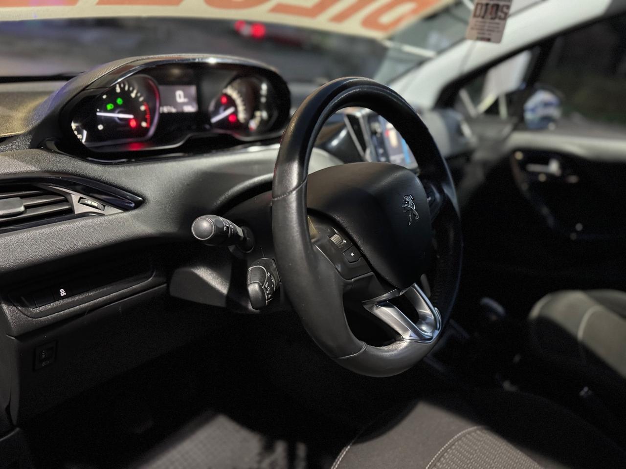 Peugeot 208 BlueHDi 75 5 porte Black Line