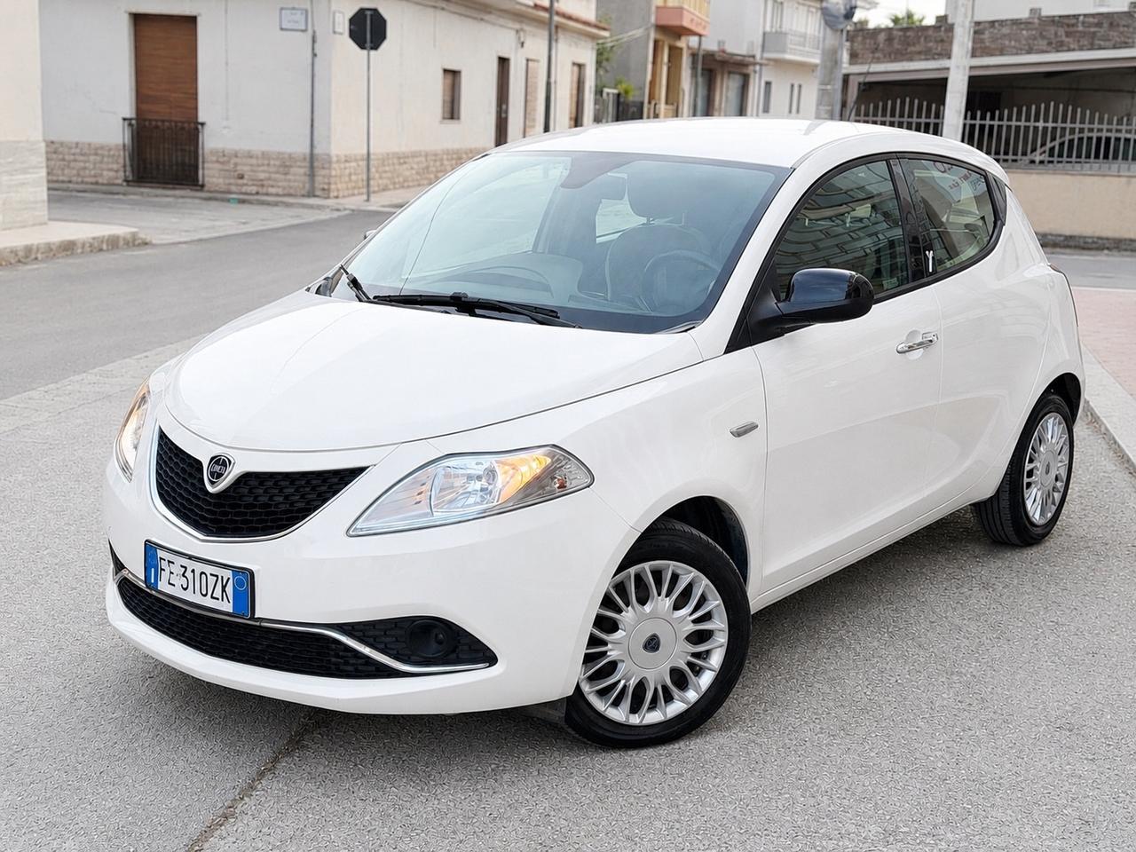 Lancia Ypsilon 1.3 MJT 95 CV 5 porte Gold
