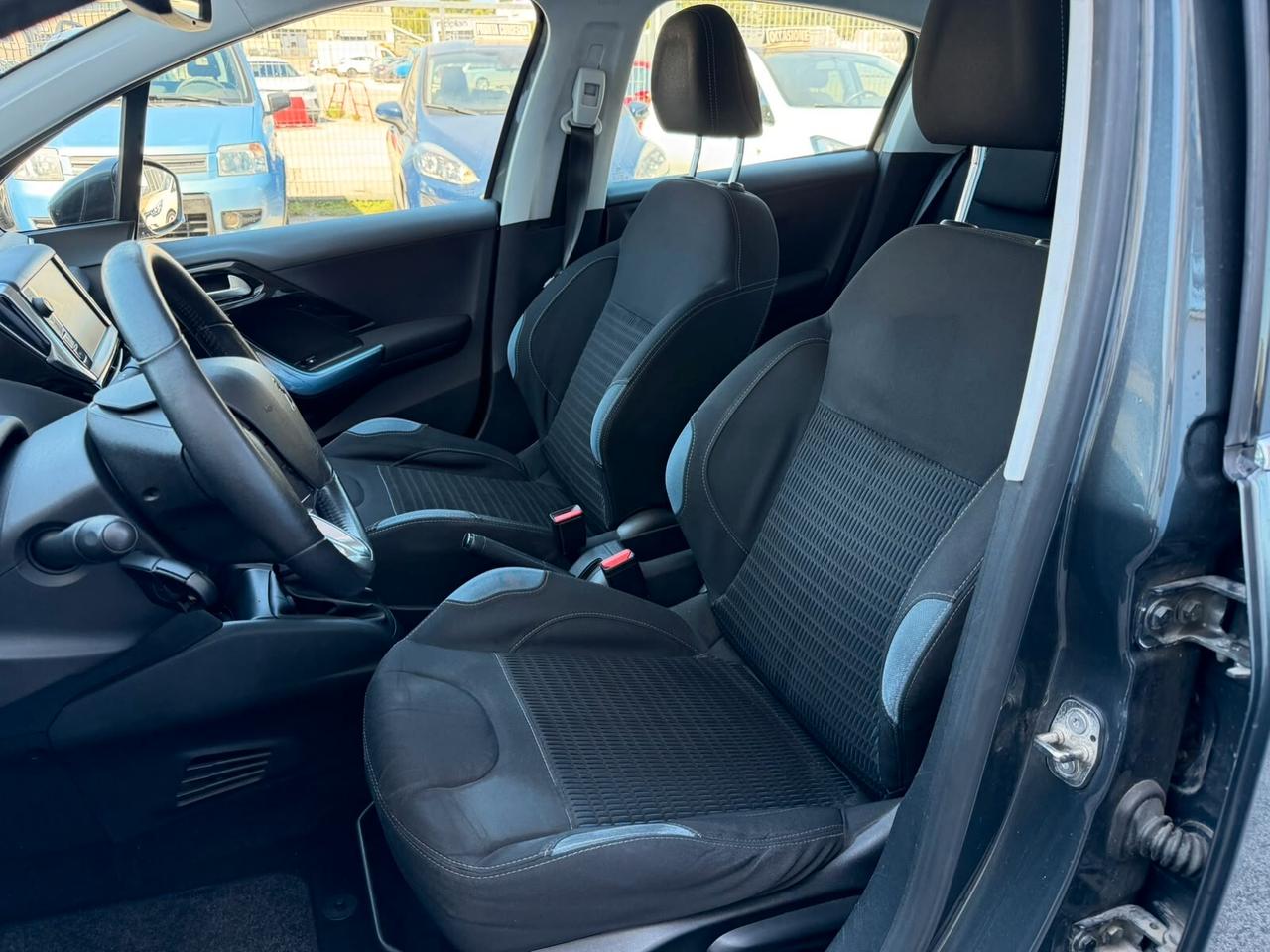Peugeot 208 1.4 HDi x neopatentati 2012