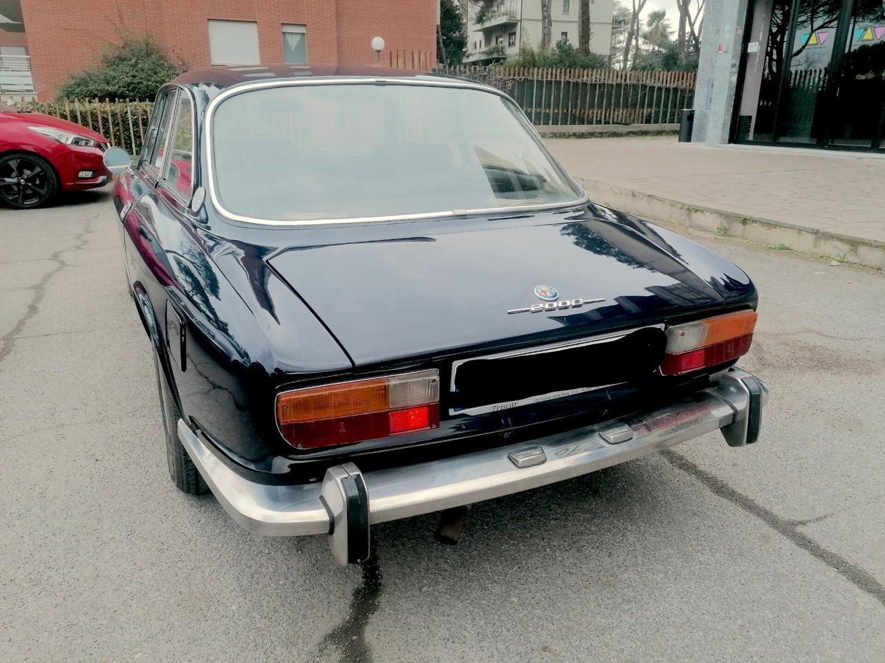 Alfa Romeo GT 2000