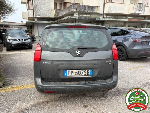 PEUGEOT 5008 1.6 e-HDi 115CV Stop&Start cambio robotizzato Allu