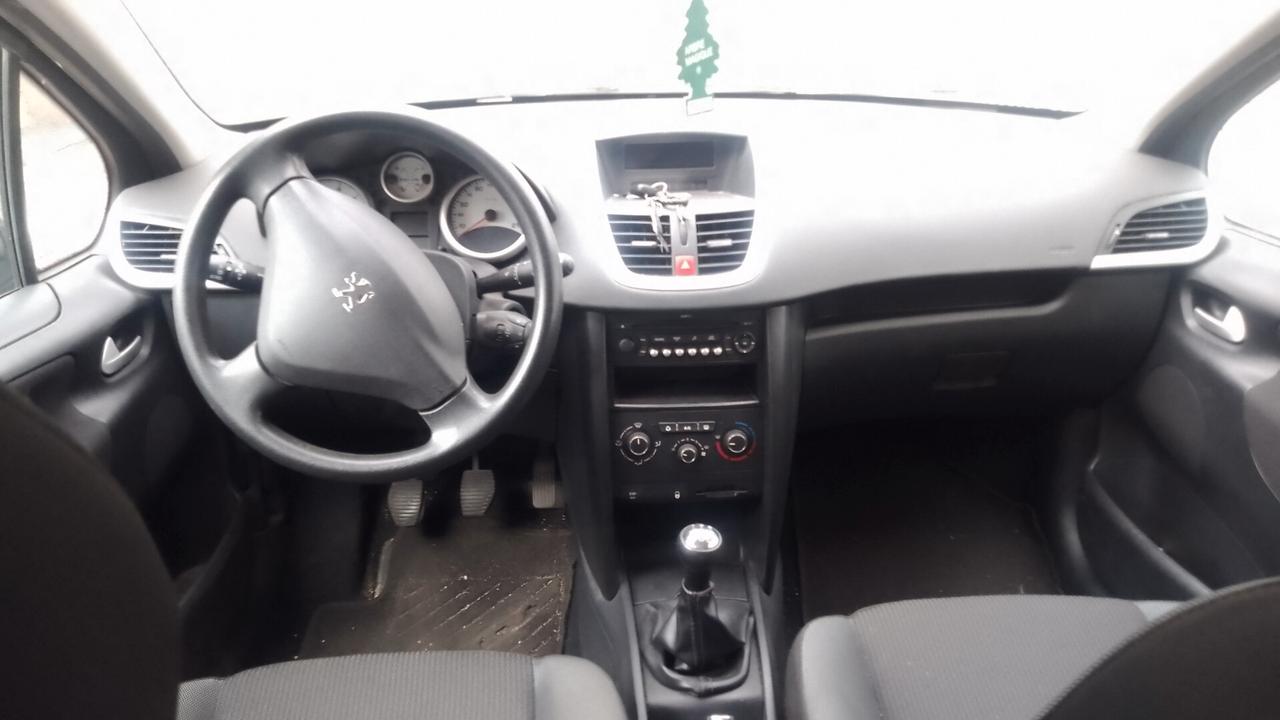 Peugeot 207 1.4 BZ 97MILA km LEGGI BENE 2010