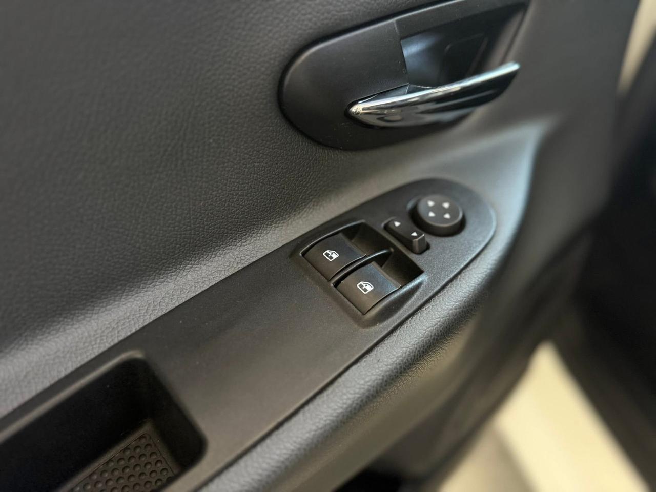 Lancia Ypsilon 1.3 MJT 16V 95 CV 5 OK NEOPATENTATI