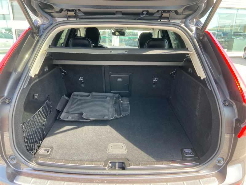 VOLVO XC60 2.0 b4 Plus Bright AuTo