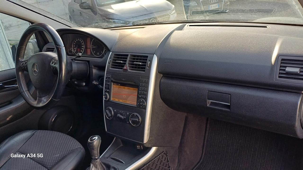 Mercedes-benz A 160 CDI BlueEFFICIENCY Avantgarde