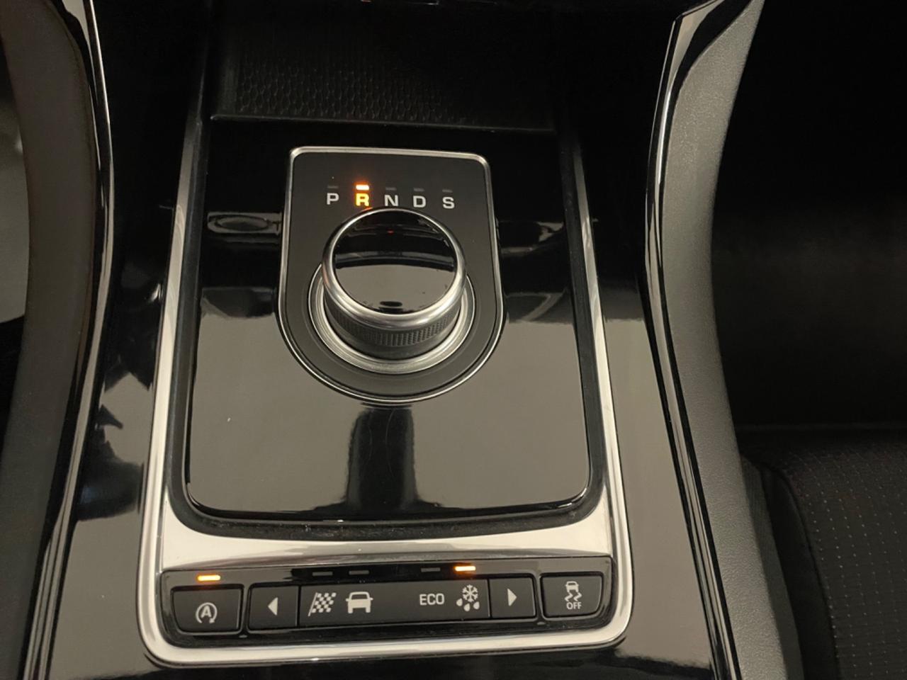 Jaguar XE 2.0 D Turbo 180 CV AWD aut. R-Sport km 104.000