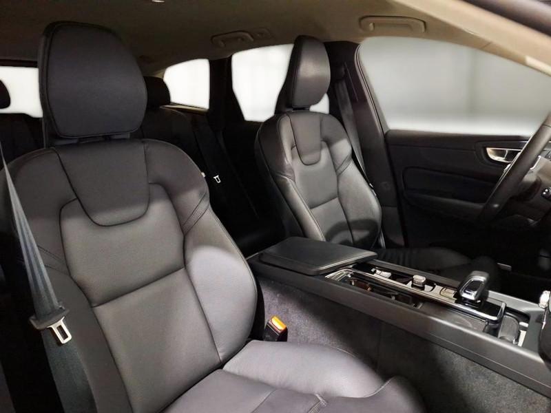 VOLVO XC60 B4 D AWD automatico Plus Dark