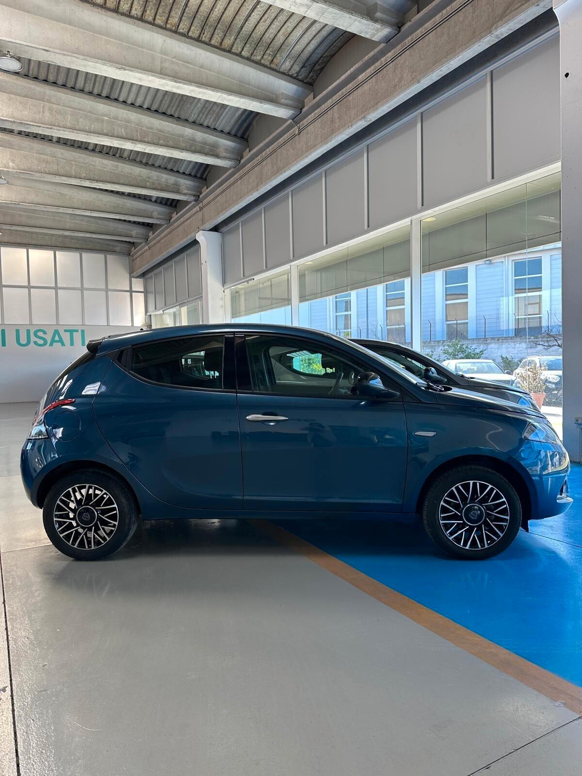 Lancia Ypsilon Hybrid Platino 2024 FULL TELECAMERA