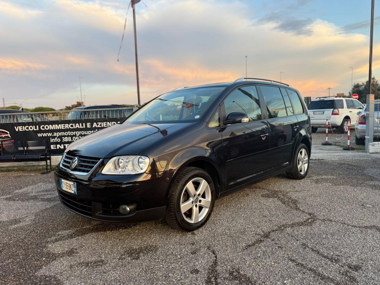 Volkswagen Touran 1.6 16V FSI Highline 7 POSTI