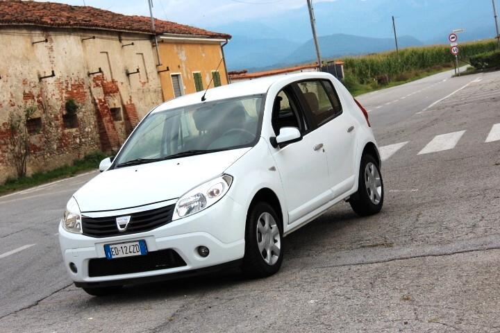 Dacia Sandero 1.2 16V Lauréate NEOPATENTATI CLIMATIZZATA PNEUMATICI MICHELINE ALPIN