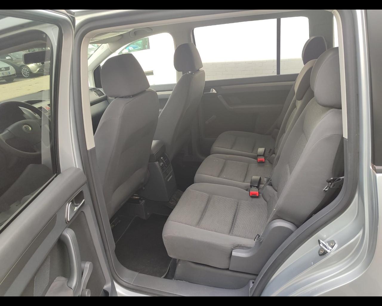 VOLKSWAGEN Touran - 2.0 Conceptline Ecofuel