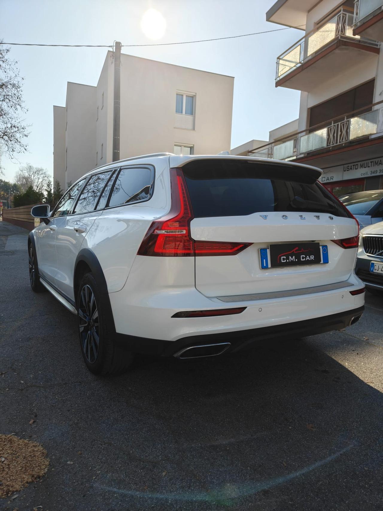 Volvo V60 Cross Country B4 (d) AWD automatico Plus