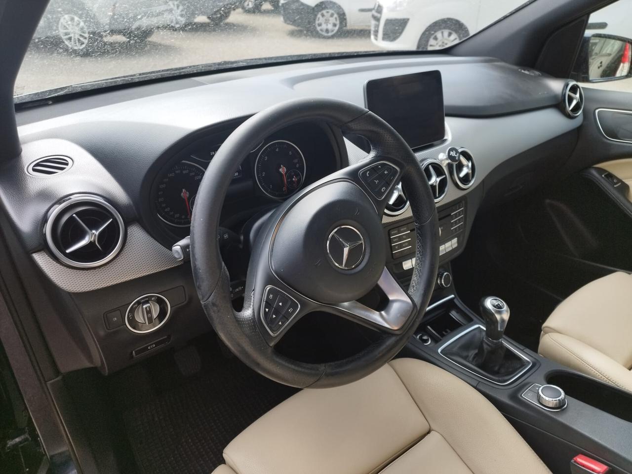 MERCEDES BENZ B 180 D SPORT 2018