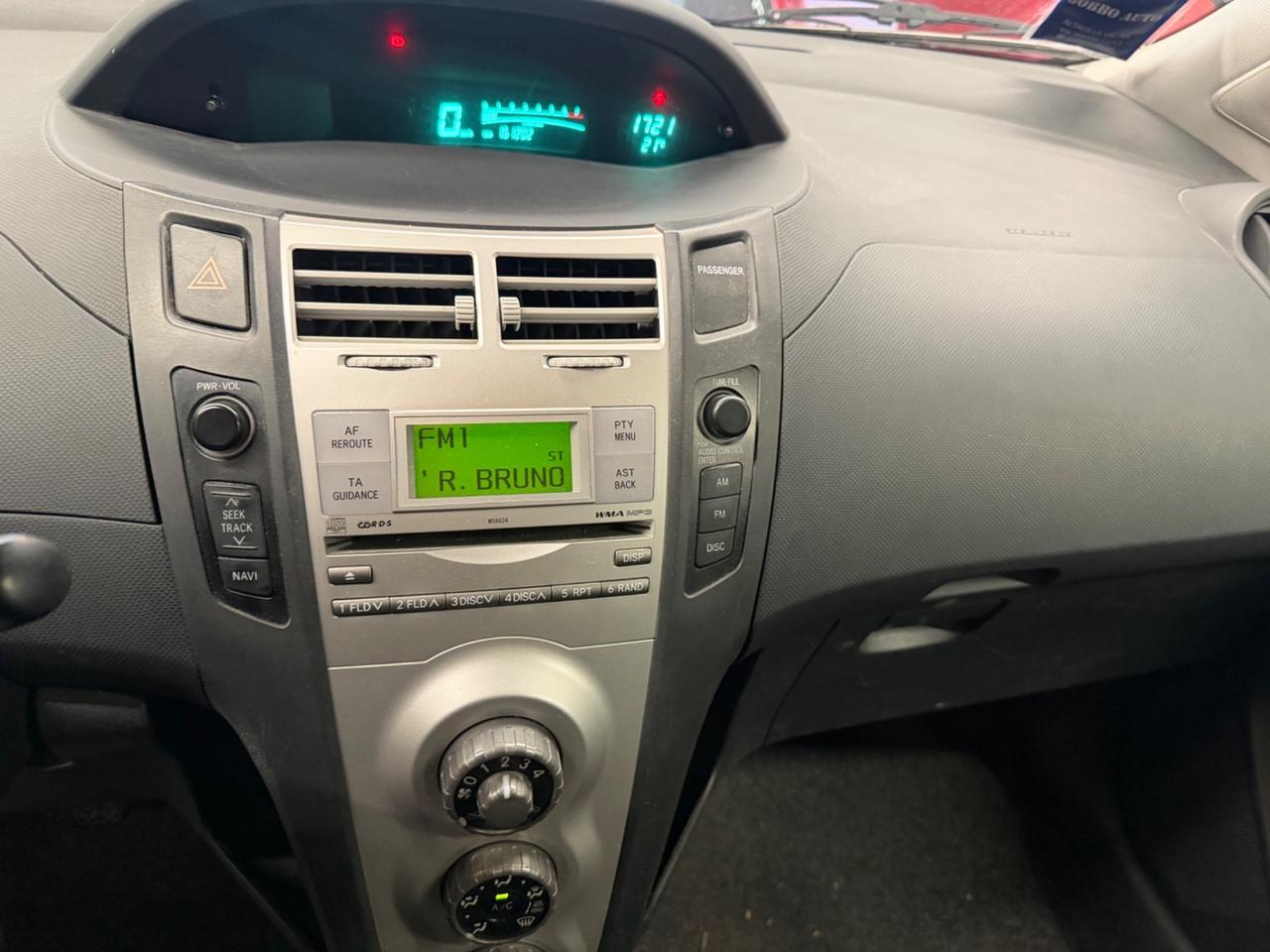 Toyota Yaris 1.3 5 porte Navi 160.000 km Neopatentati