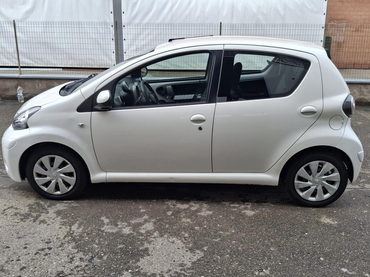 Toyota Aygo 1.0 12V VVT-i 5 porte Cool Soda Connect