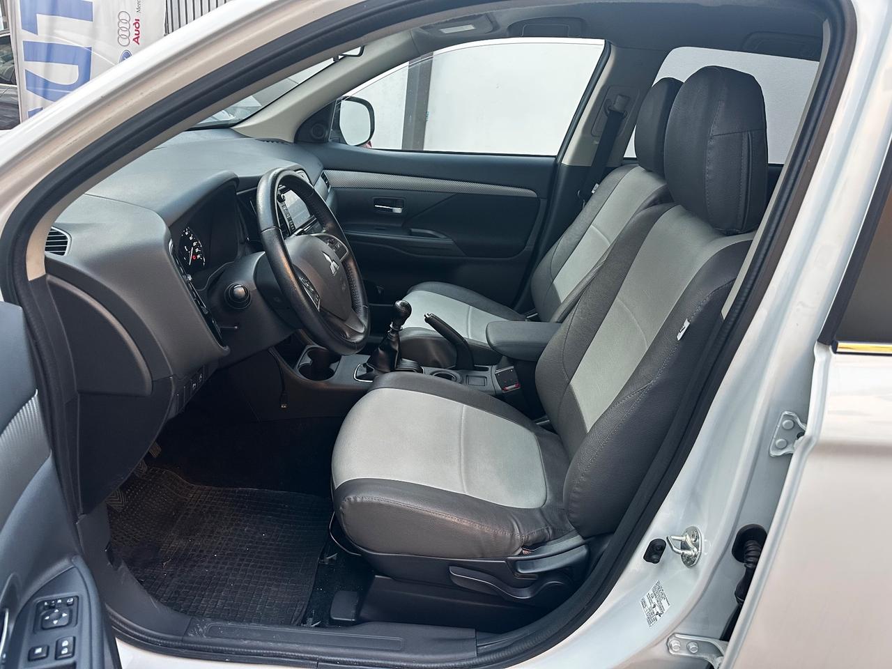 Mitsubishi Outlander 2.2 DI-D 4WD Intense