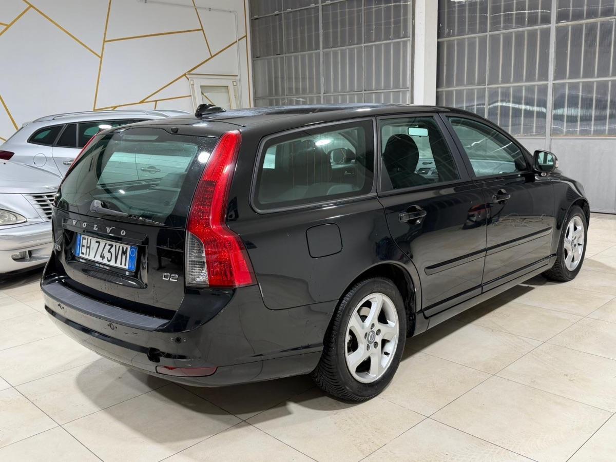 VOLVO - V50 - D2 R-design