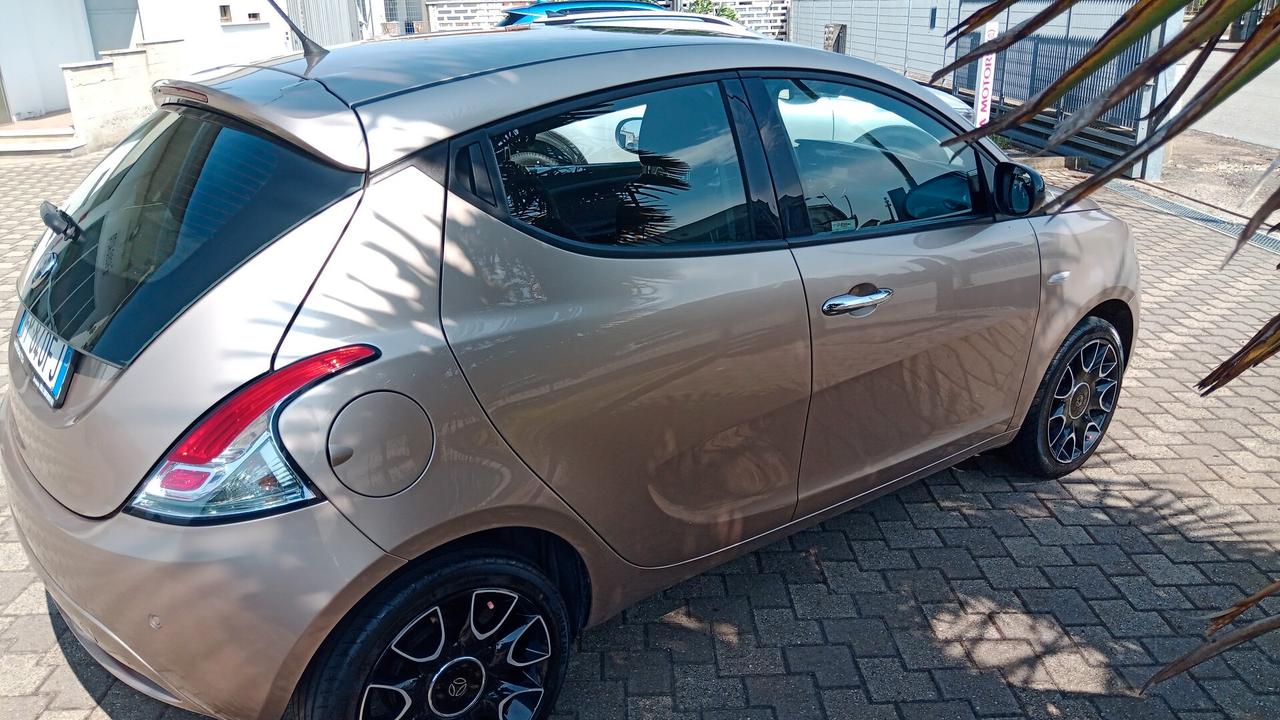 Lancia Ypsilon 1.2 69 CV 5 porte Gold