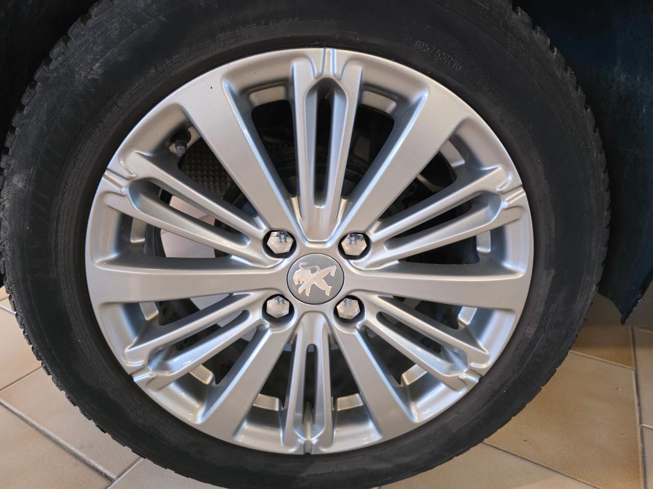 Peugeot 208 PureTech 82 5 porte Allure