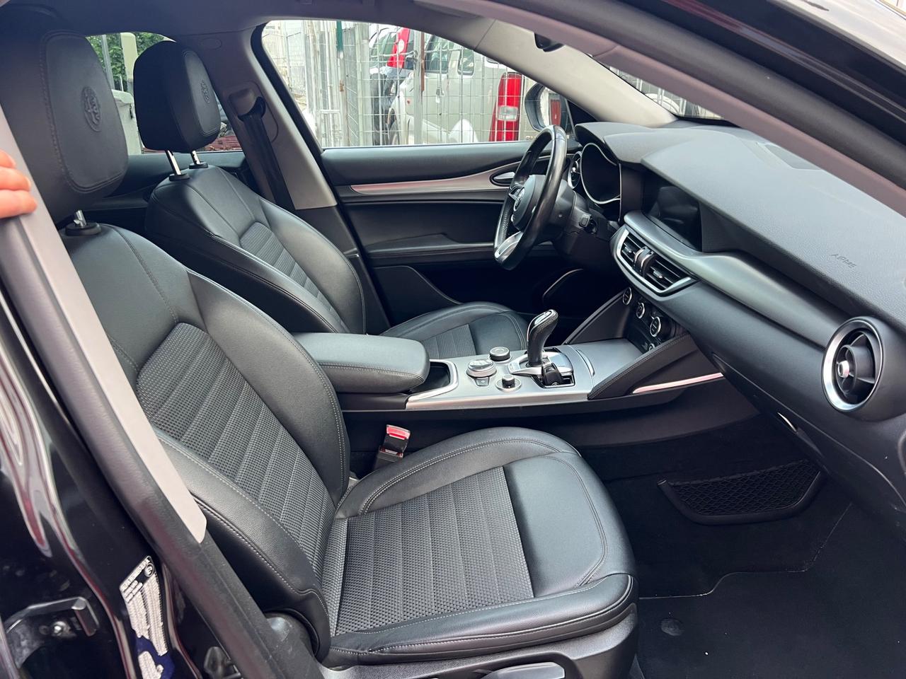 Alfa Romeo Stelvio 2.2 Turbodiesel 190 CV Q4 Sprint - TOTAL BLACK