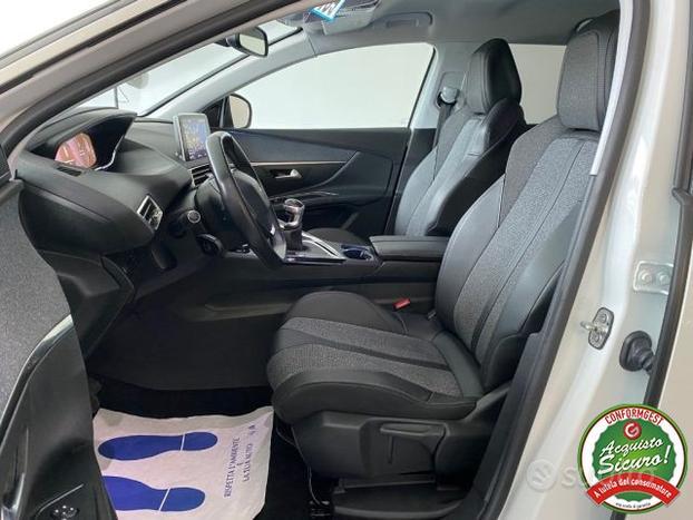 PEUGEOT 5008 BlueHDi 130 Allure Cockpit Tagliand