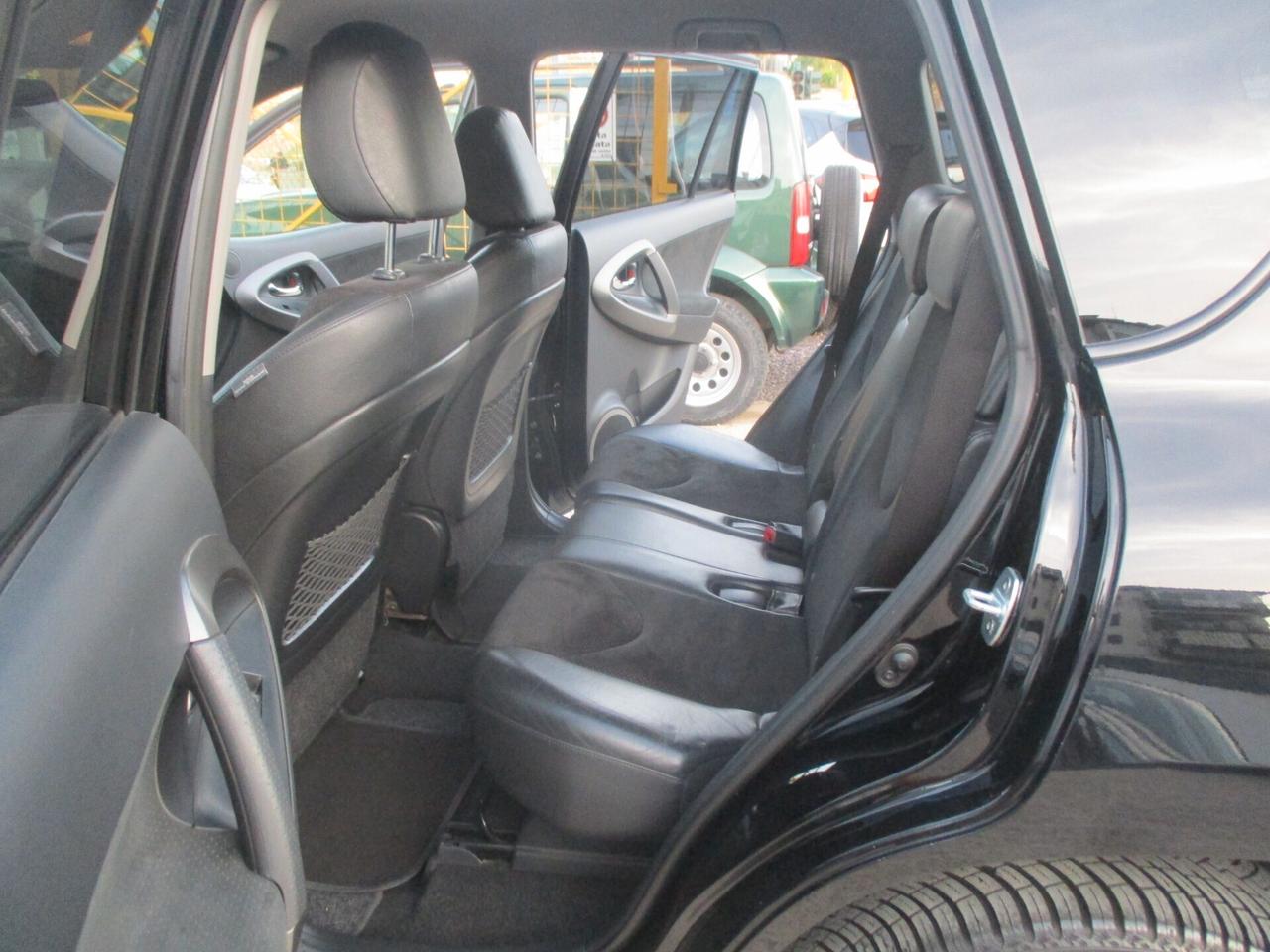 Toyota RAV 4 D-4D 150 CV CON GANGIO TRAINO 2013