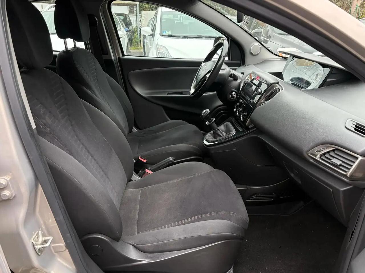 Lancia Ypsilon 1.2 69 CV 5 porte GPL Ecochic Platinum