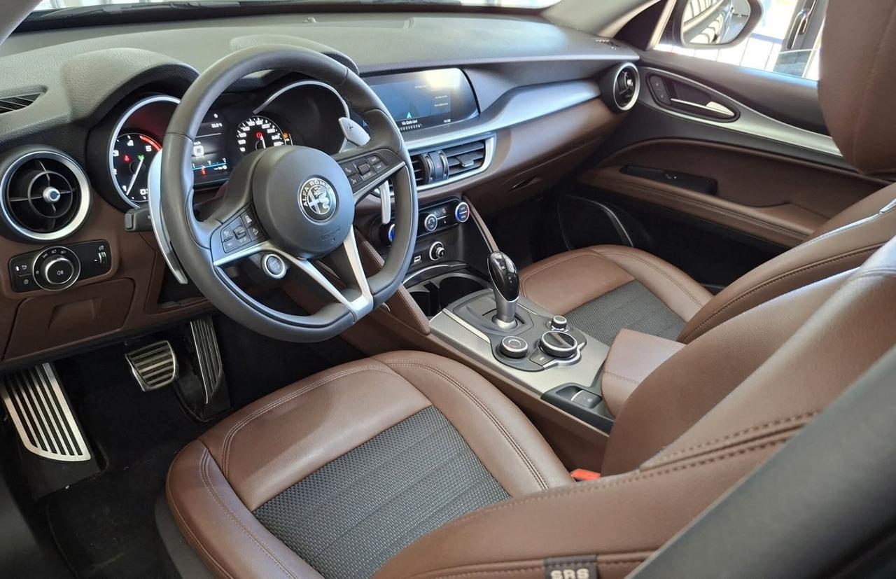 Alfa Stelvio 210 CV AT8 Q4 tetto panoramico