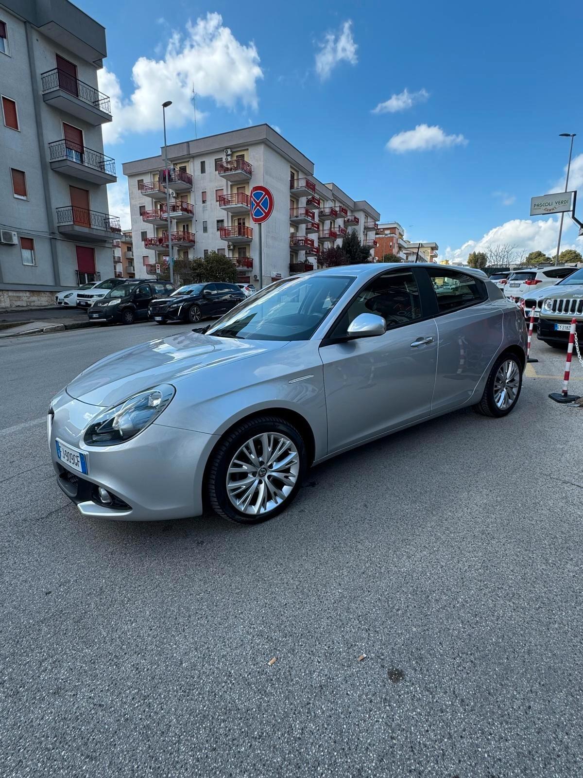 Alfa Romeo Giulietta 1.6 JTDm 120 CV Distinctive * Perfette Condizioni * Garantita 12 Mesi