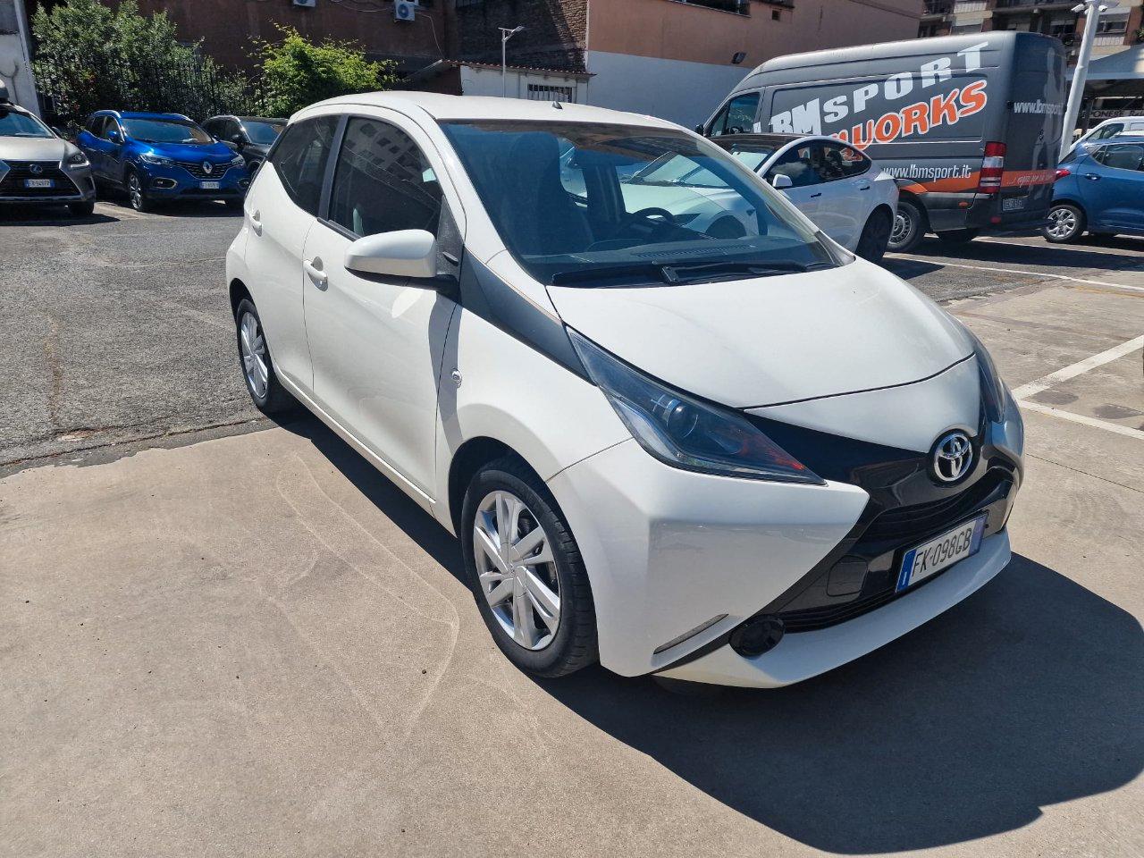 Toyota Aygo 5 Porte Aygo 5p 1.0 x-cite m-mt