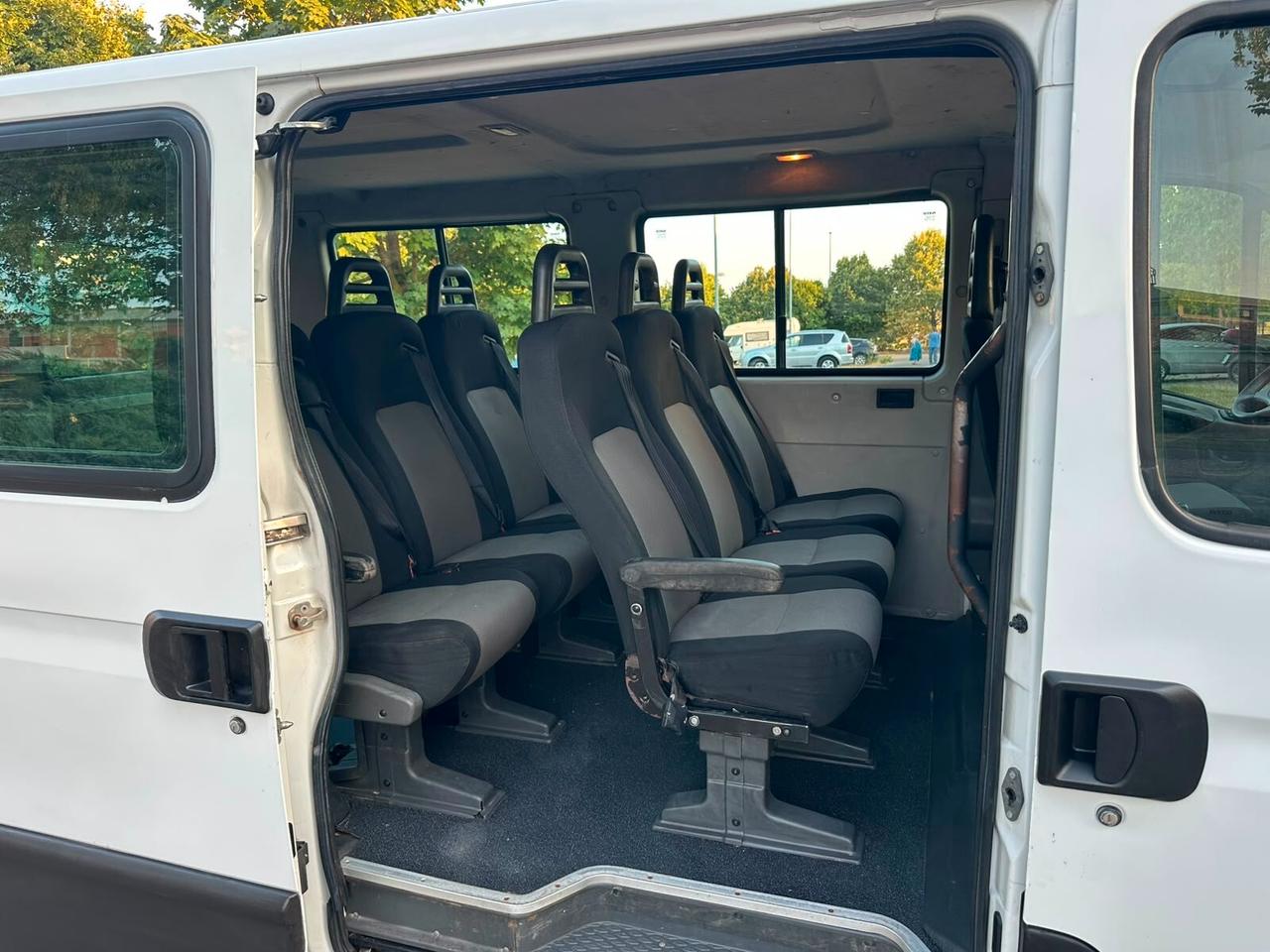 Iveco Daily 29L14 2.3 Hpt 9 posti con gancio traino