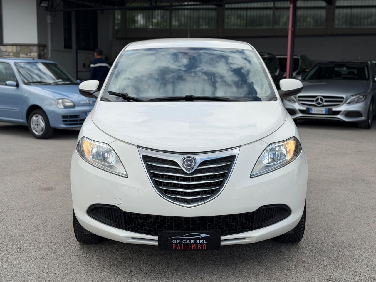 Lancia Ypsilon 0.9 TwinAir 85 CV 5 porte Metano Ecochic Silver