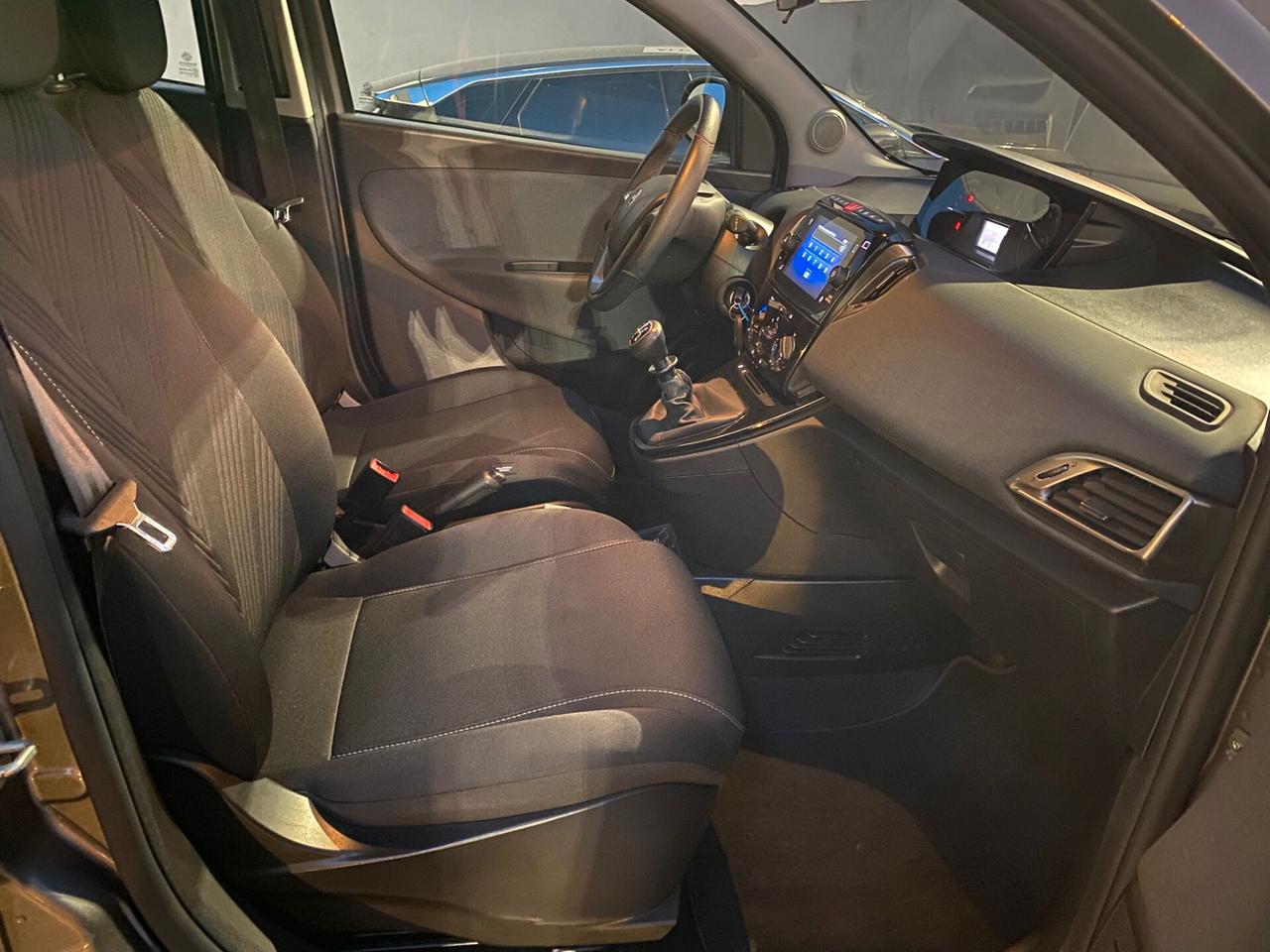 Lancia Ypsilon 1.0 FireFly 5 porte S&S Hybrid Ecochic Gold