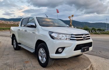 Toyota Hilux 2.4 D-4D 2WD 4 porte Double Cab Lounge