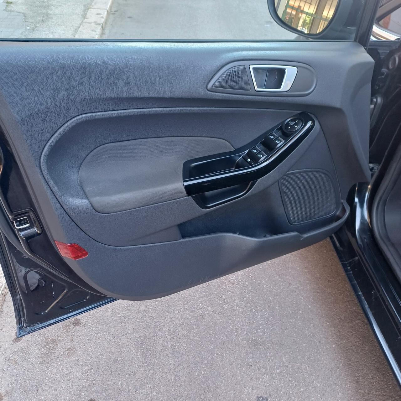 Ford Fiesta 1.5 TDCi 95CV 5 porte Titanium