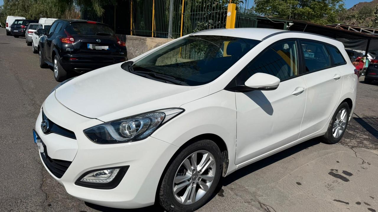 Hyundai i30 Wagon 1.6 CRDi Comfort A/T